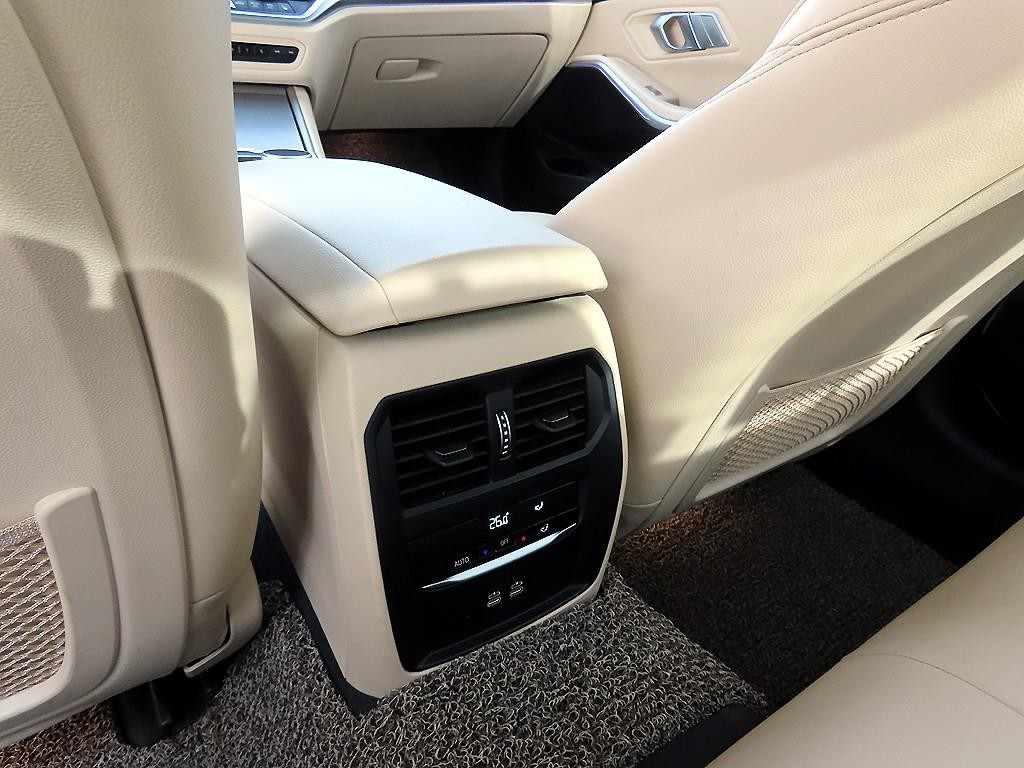 BMW 3시리즈 3시리즈 (G20) 320d xDrive M 스포츠 이미지 17