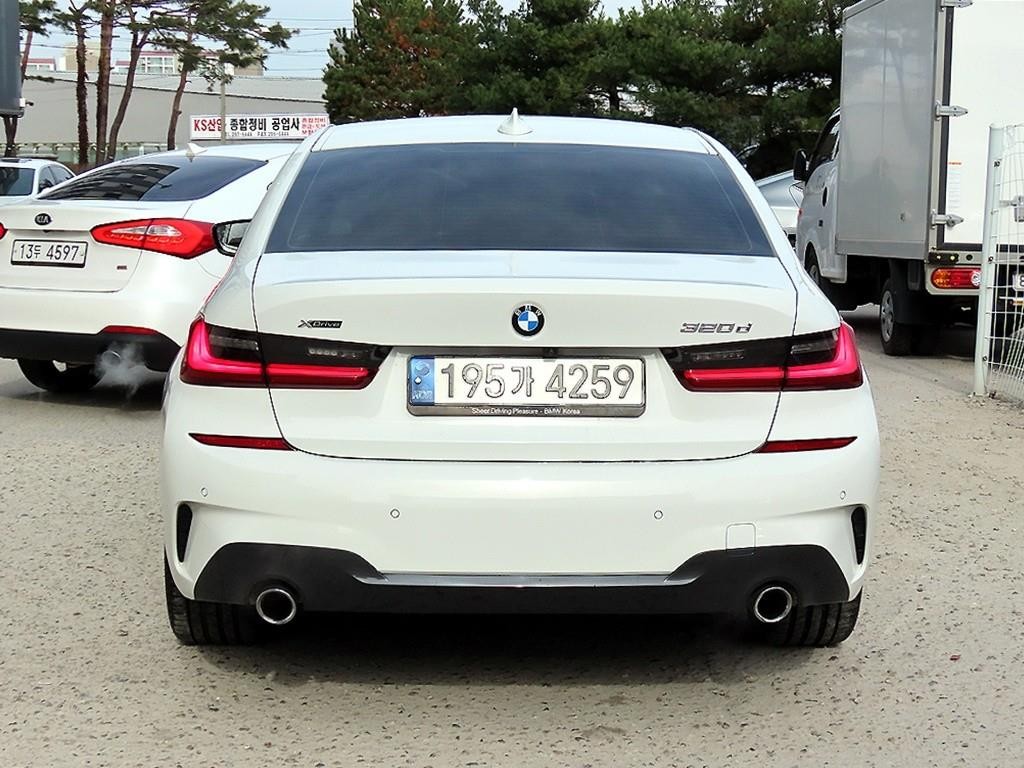 BMW 3시리즈 3시리즈 (G20) 320d xDrive M 스포츠 이미지 4
