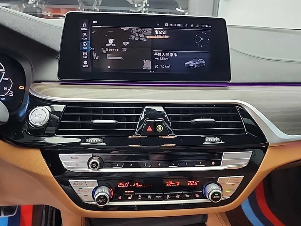 BMW 5시리즈 5시리즈 (G30) 530e M 스포츠 이미지 10