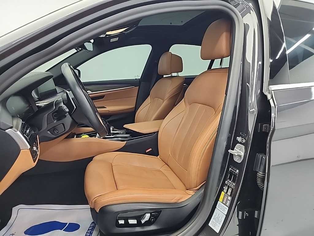 BMW 5시리즈 5시리즈 (G30) 530e M 스포츠 이미지 11