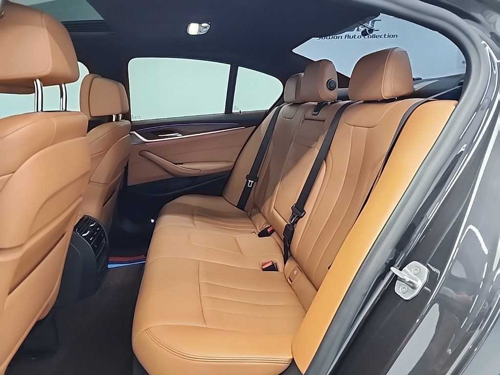 BMW 5시리즈 5시리즈 (G30) 530e M 스포츠 이미지 12