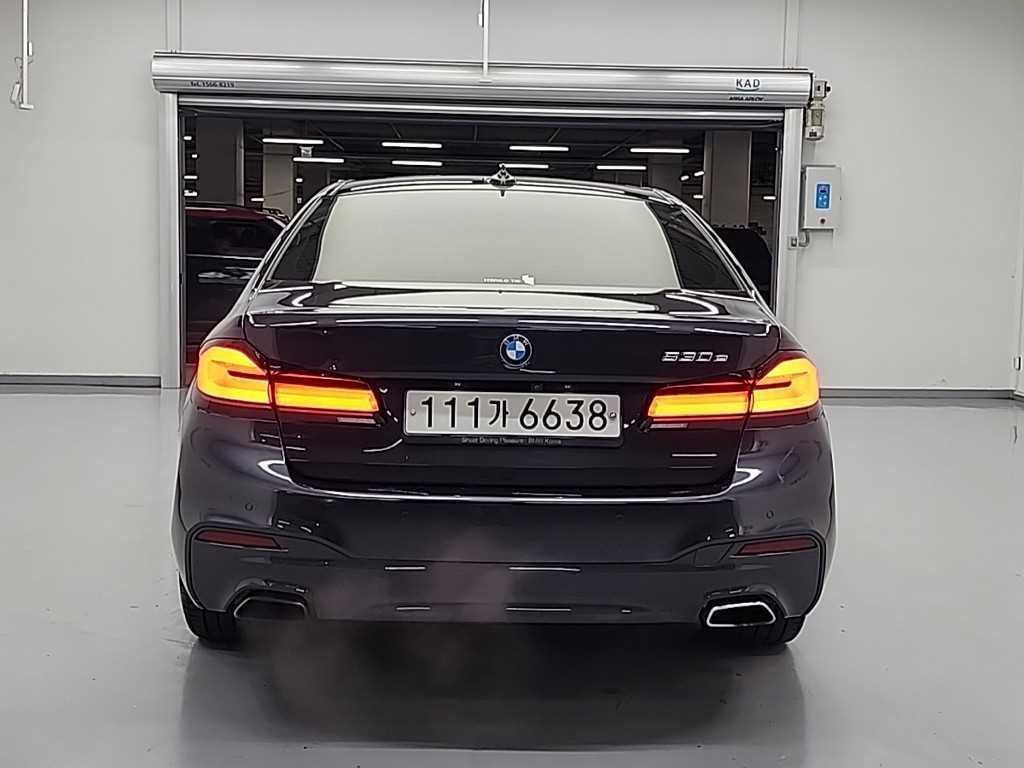 BMW 5시리즈 5시리즈 (G30) 530e M 스포츠 이미지 3