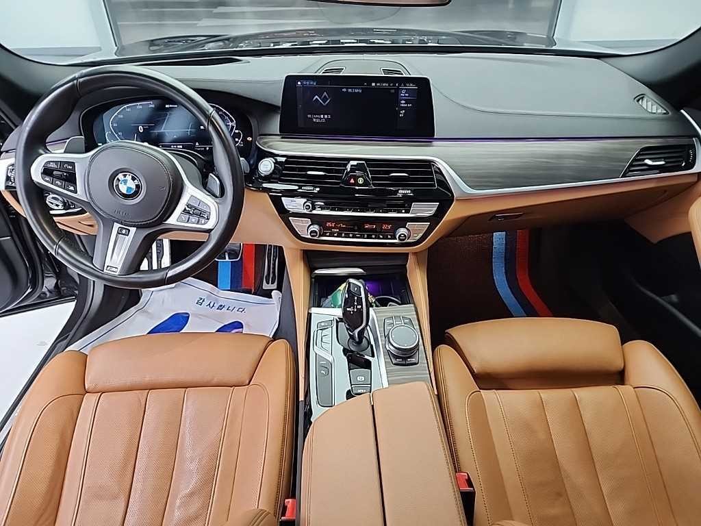 BMW 5시리즈 5시리즈 (G30) 530e M 스포츠 이미지 7