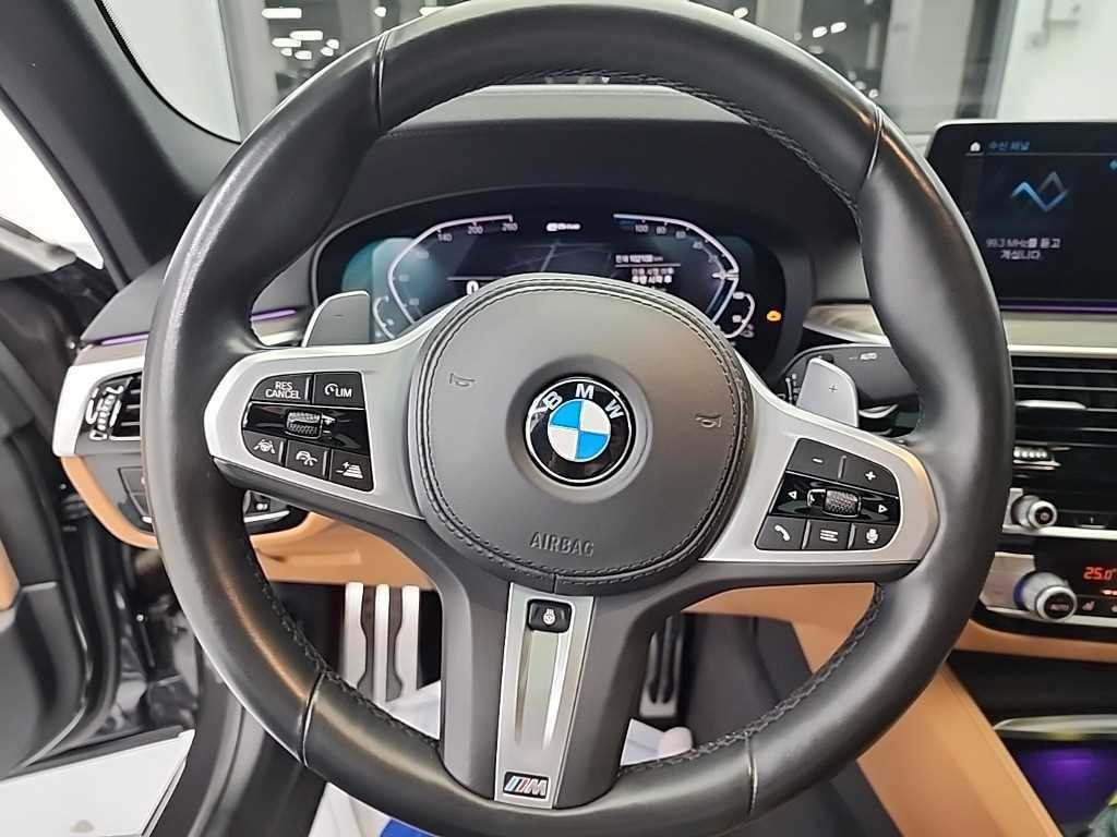 BMW 5시리즈 5시리즈 (G30) 530e M 스포츠 이미지 9