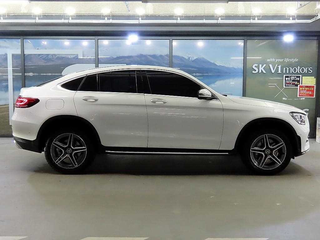 벤츠 GLC 클래스 GLC클래스 X253 GLC 300 e 4MATIC 쿠페 이미지 3