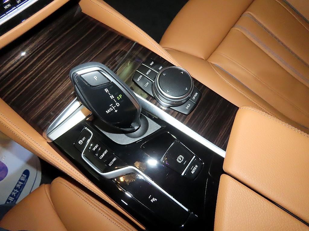 BMW 5시리즈 5시리즈 (G30) 520i 럭셔리 이미지 12