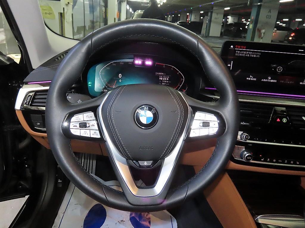 BMW 5시리즈 5시리즈 (G30) 520i 럭셔리 이미지 8