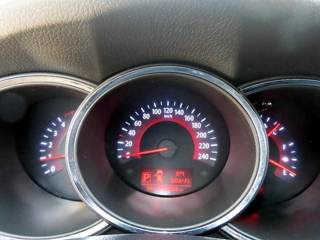기아 쏘렌토 쏘렌토 R 디젤 2WD 2.0 LIMITED 프리미엄 이미지 9