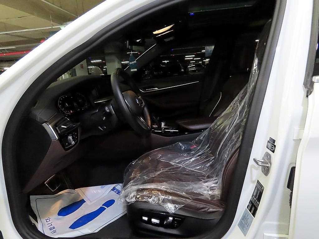 BMW 5시리즈 5시리즈 (G30) 523d M 스포츠 이미지 6