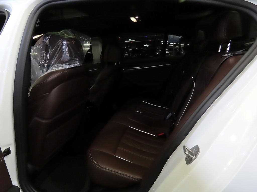 BMW 5시리즈 5시리즈 (G30) 523d M 스포츠 이미지 7