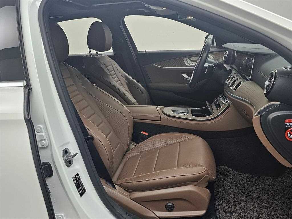 벤츠 E 클래스 E-클래스 W213 E220d 4MATIC 익스클루시브 이미지 10