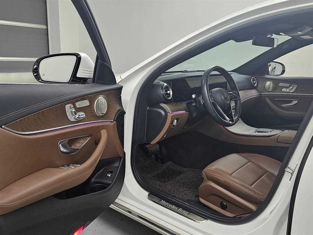벤츠 E 클래스 E-클래스 W213 E220d 4MATIC 익스클루시브 이미지 11