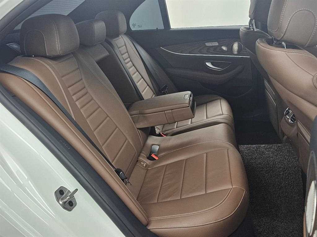벤츠 E 클래스 E-클래스 W213 E220d 4MATIC 익스클루시브 이미지 12