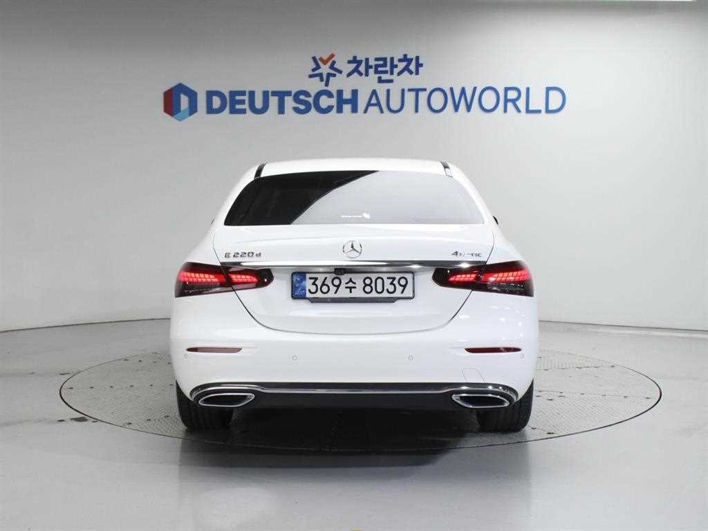 벤츠 E 클래스 E-클래스 W213 E220d 4MATIC 익스클루시브 이미지 4