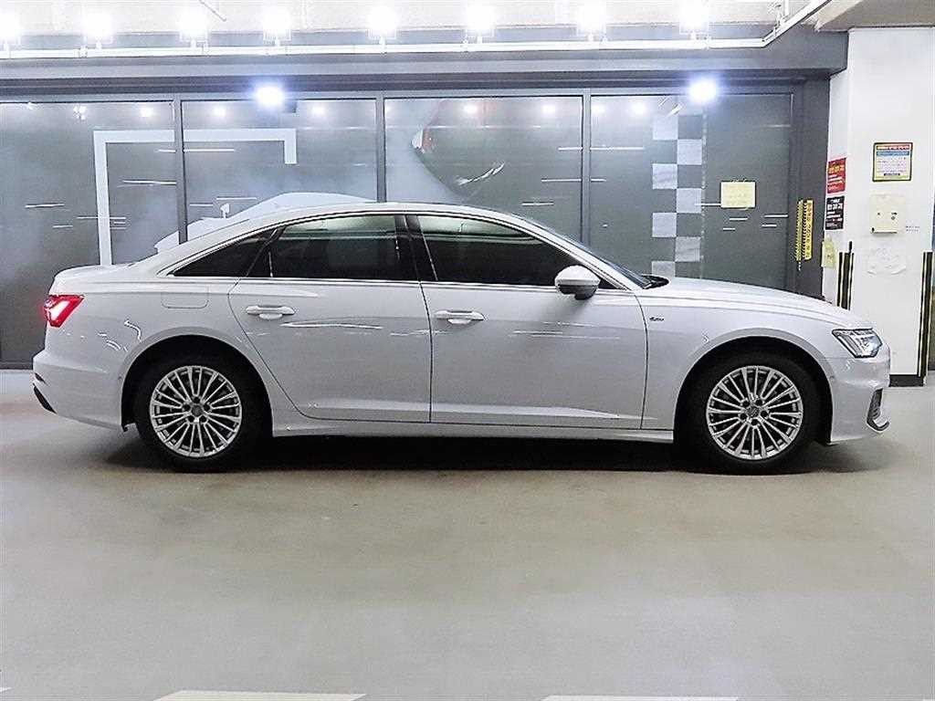 아우디 A6 A6 (C8) 45 TFSI 콰트로 프리미엄 이미지 3