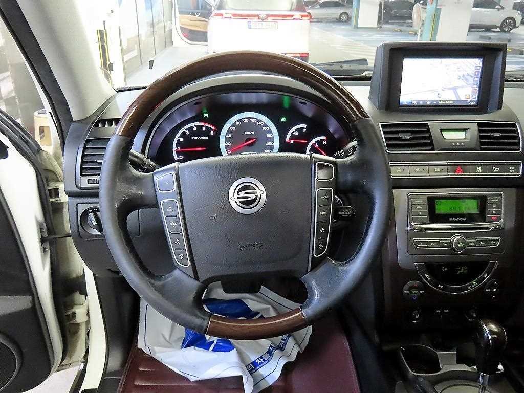 KG모빌리티(쌍용) 렉스턴 렉스턴W 2.0  4WD RX7 럭셔리 이미지 8