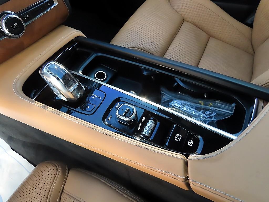 볼보 XC90 XC90 2세대 2.0 T8 AWD 인스크립션 이미지 11