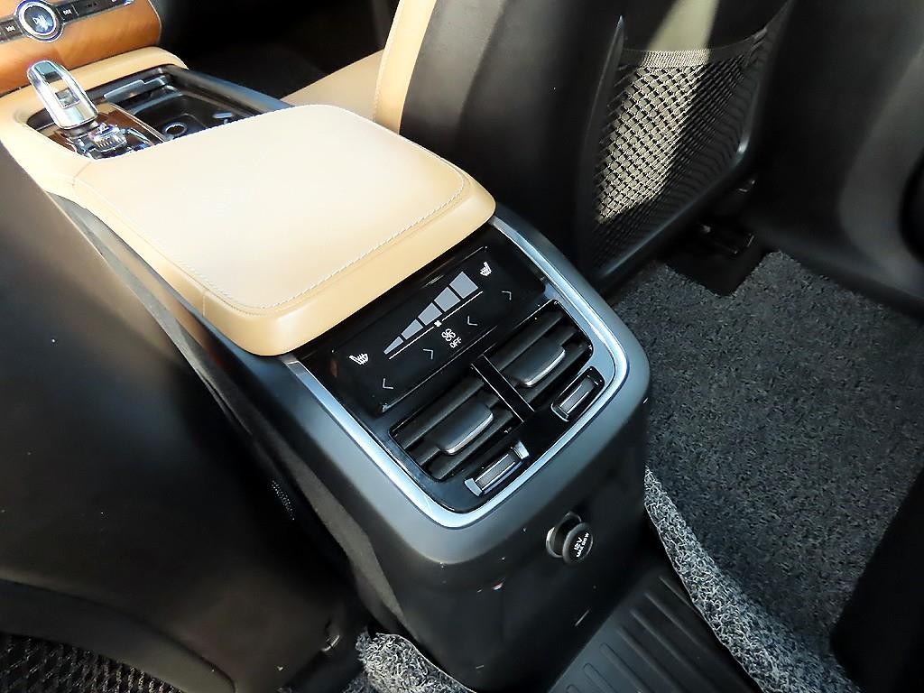 볼보 XC90 XC90 2세대 2.0 T8 AWD 인스크립션 이미지 16