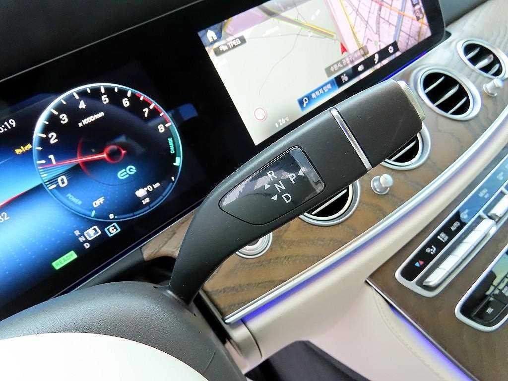 벤츠 E 클래스 E-클래스 W213 E300e 4MATIC 익스클루시브 이미지 11