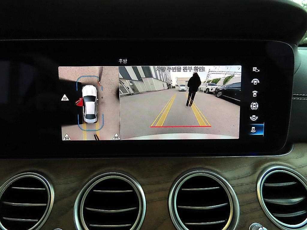 벤츠 E 클래스 E-클래스 W213 E300e 4MATIC 익스클루시브 이미지 13