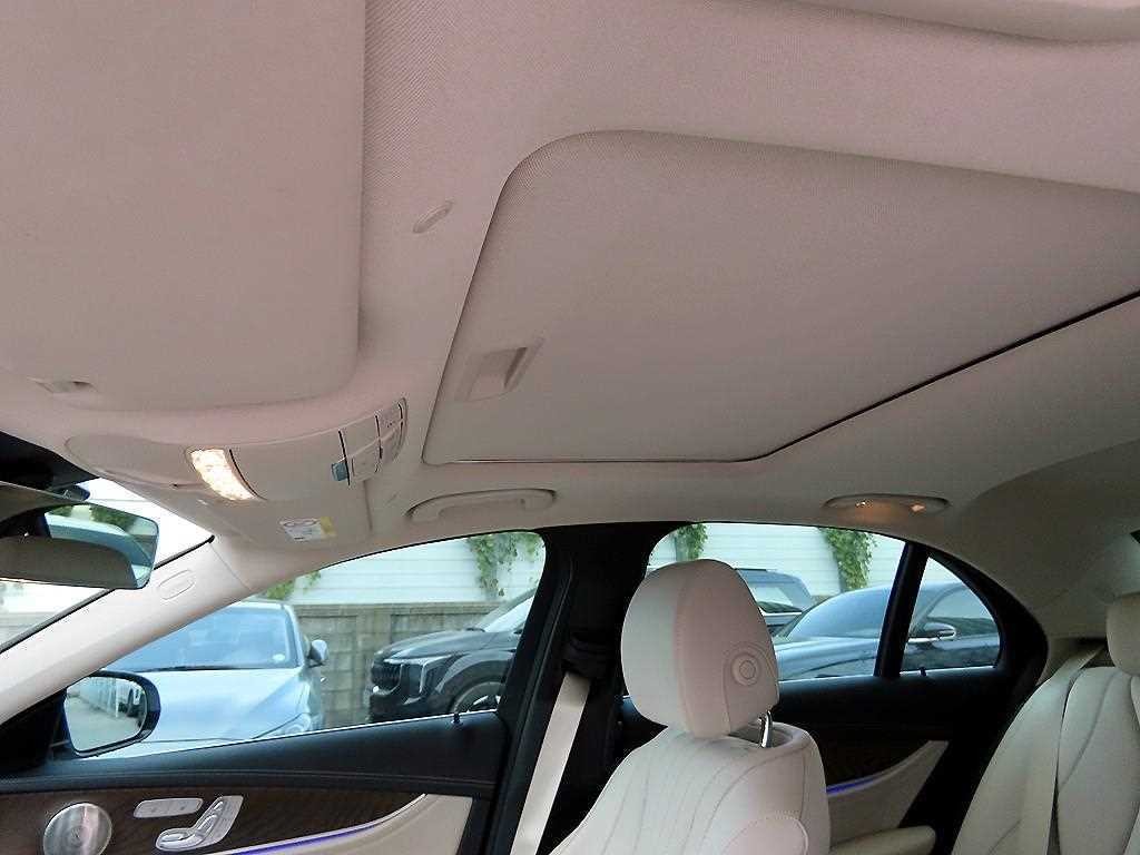벤츠 E 클래스 E-클래스 W213 E300e 4MATIC 익스클루시브 이미지 17