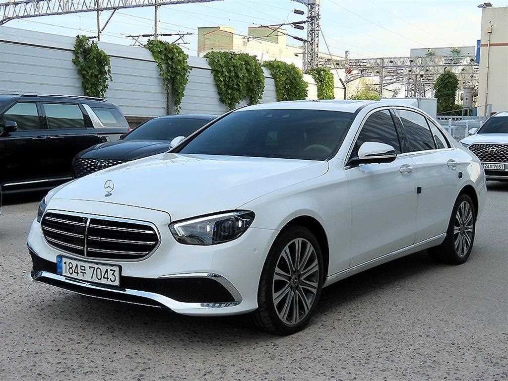 벤츠 E 클래스 E-클래스 W213 E300e 4MATIC 익스클루시브 이미지 2