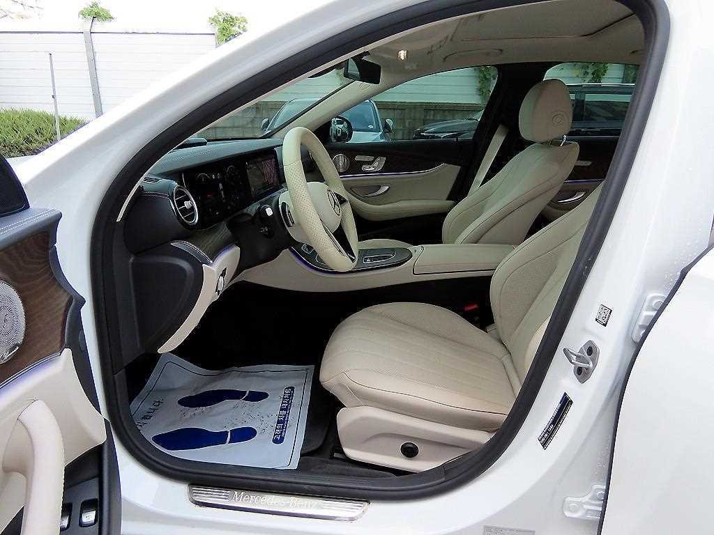 벤츠 E 클래스 E-클래스 W213 E300e 4MATIC 익스클루시브 이미지 5