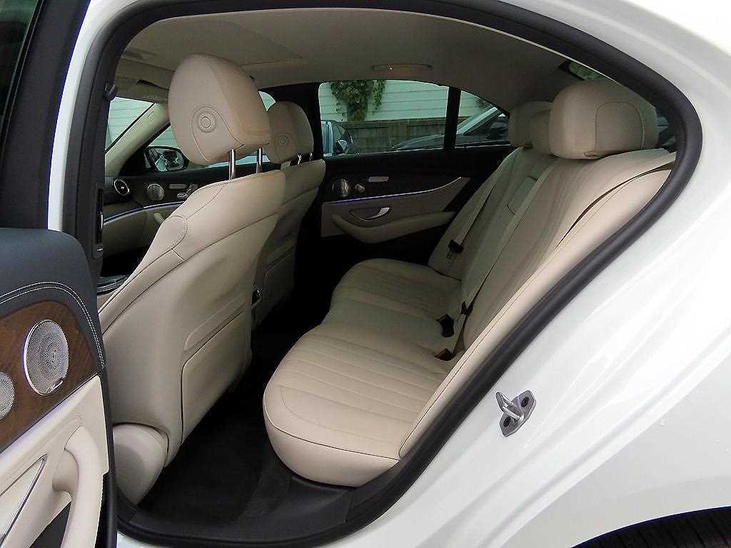 벤츠 E 클래스 E-클래스 W213 E300e 4MATIC 익스클루시브 이미지 6