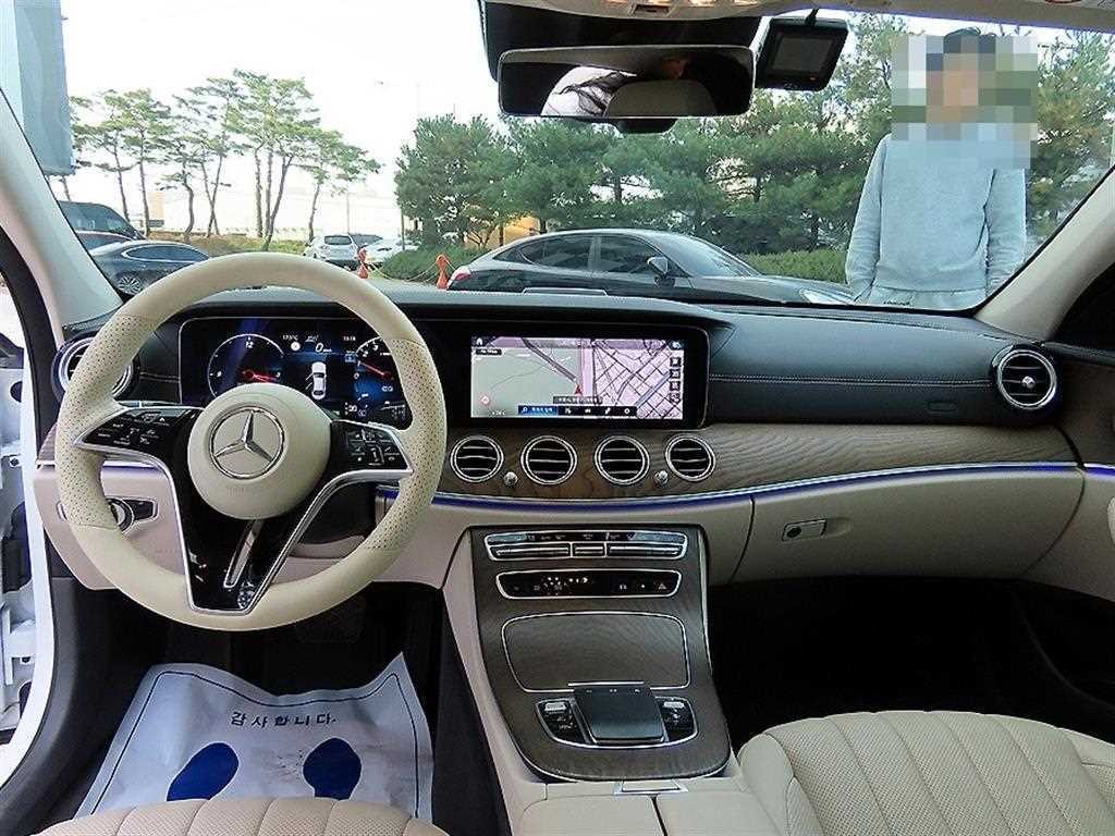 벤츠 E 클래스 E-클래스 W213 E300e 4MATIC 익스클루시브 이미지 7