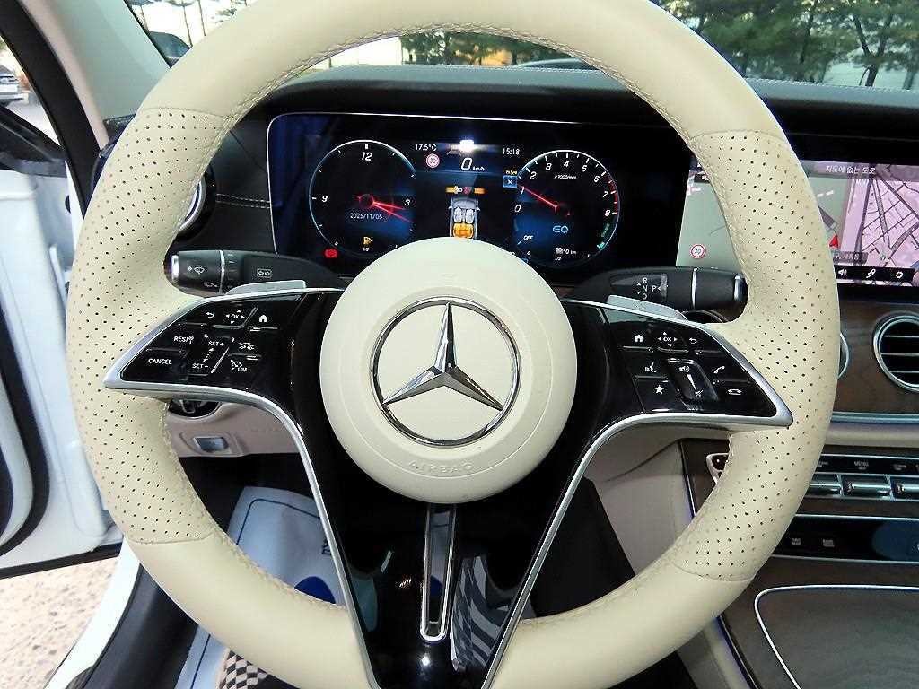 벤츠 E 클래스 E-클래스 W213 E300e 4MATIC 익스클루시브 이미지 8