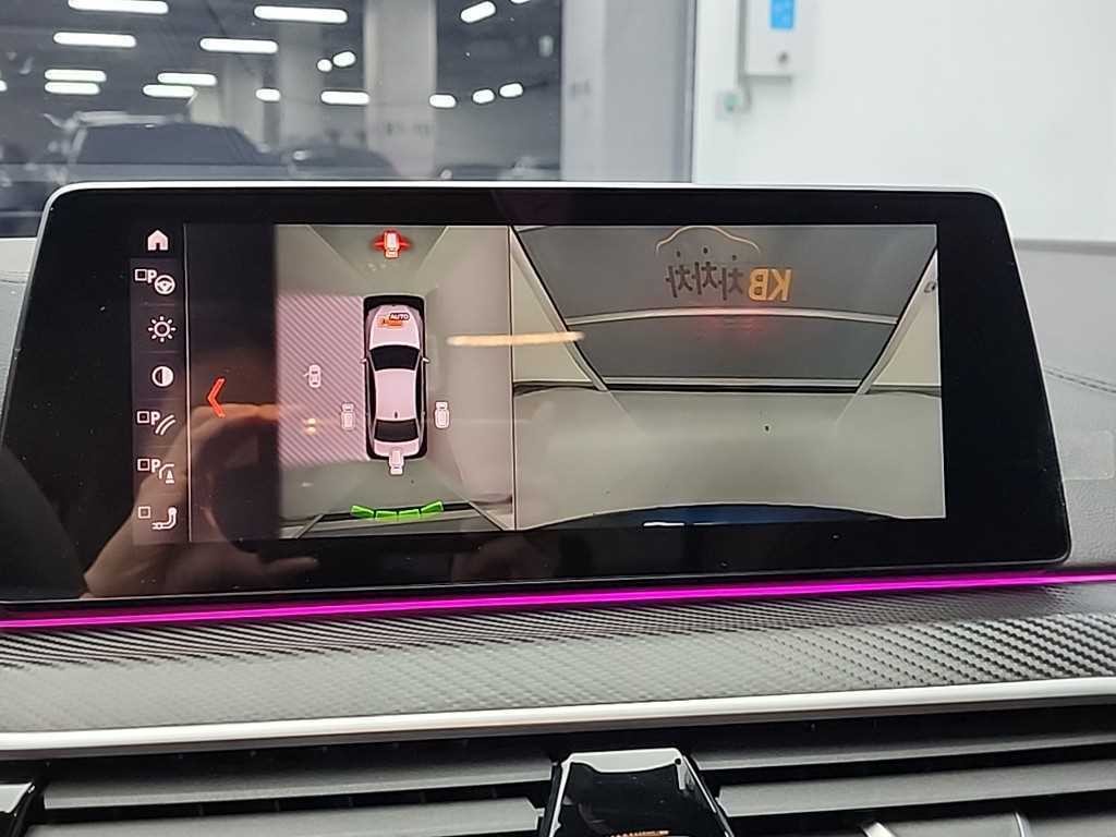 BMW 5시리즈 5시리즈 (G30) 530i xDrive M 스포츠 플러스 이미지 16