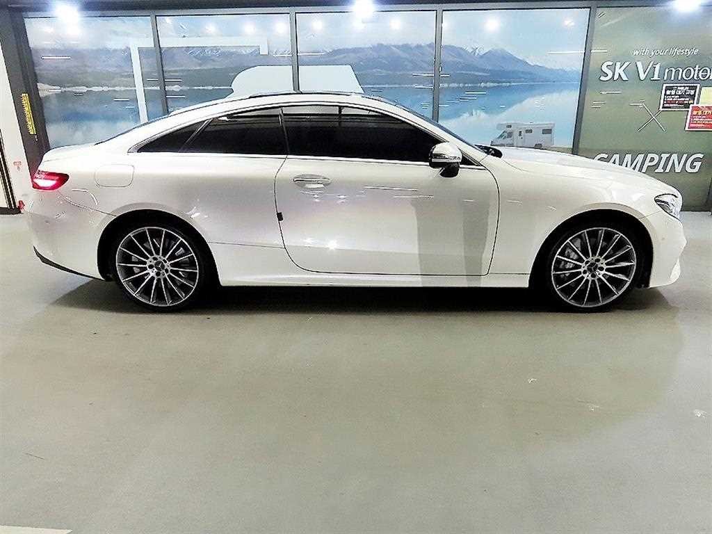 벤츠 E 클래스 E-클래스 W213 E450 4MATIC 쿠페 이미지 3