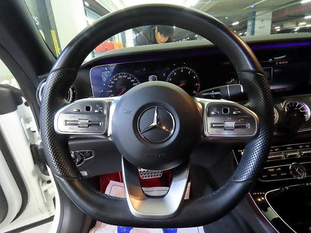 벤츠 E 클래스 E-클래스 W213 E450 4MATIC 쿠페 이미지 8