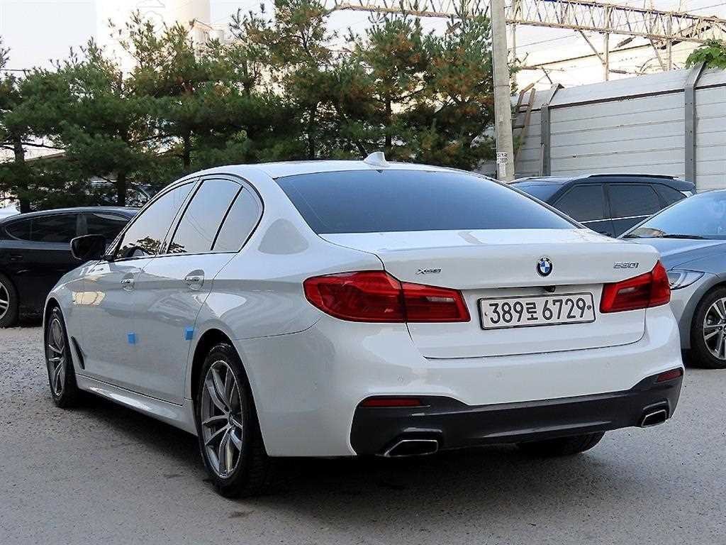 BMW 5시리즈 5시리즈 (G30) 530i M 스포츠 이미지 3