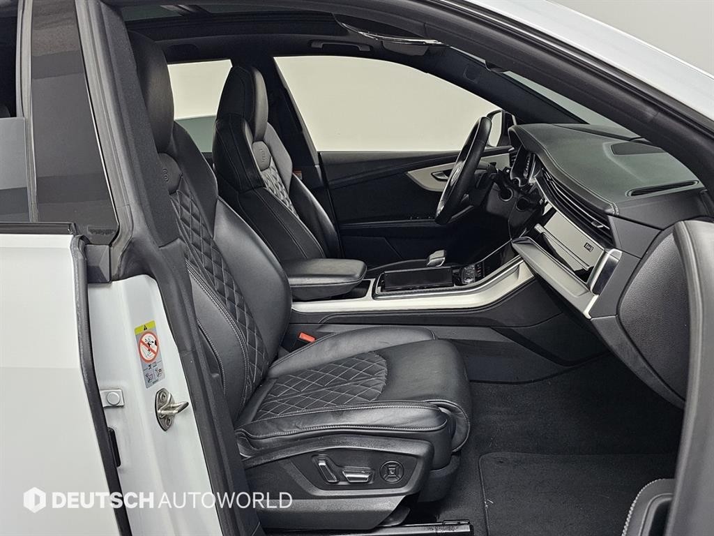 아우디 Q8 55 TFSI 콰트로 프리미엄 이미지 10
