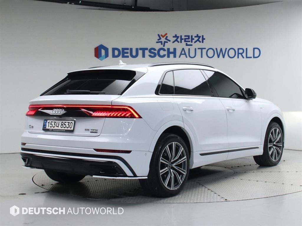 아우디 Q8 55 TFSI 콰트로 프리미엄 이미지 2