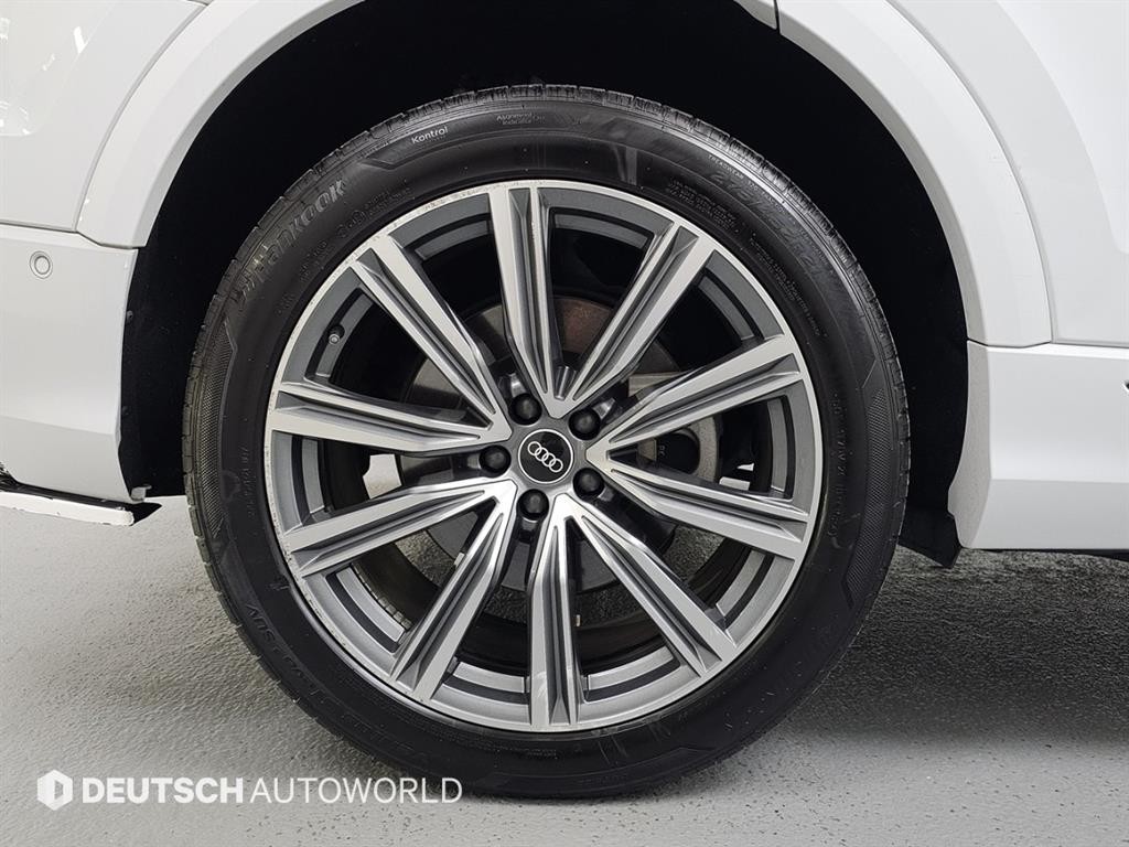 아우디 Q8 55 TFSI 콰트로 프리미엄 이미지 5