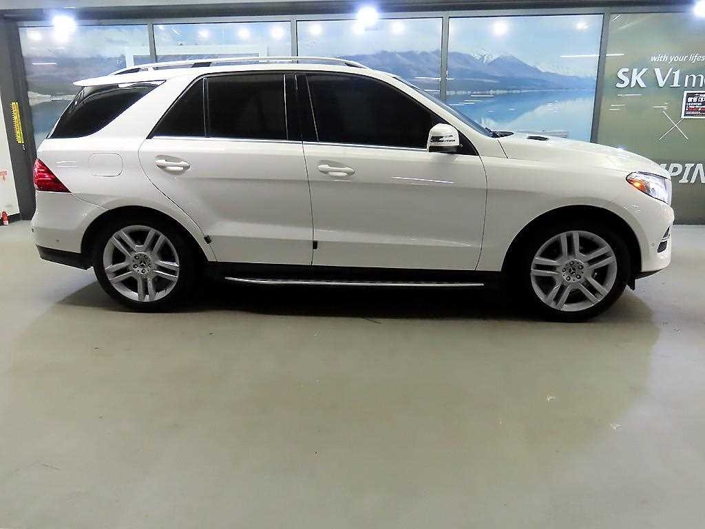 벤츠 GLE 클래스 GLE 클래스 W166 GLE 350 d 4MATIC 이미지 3