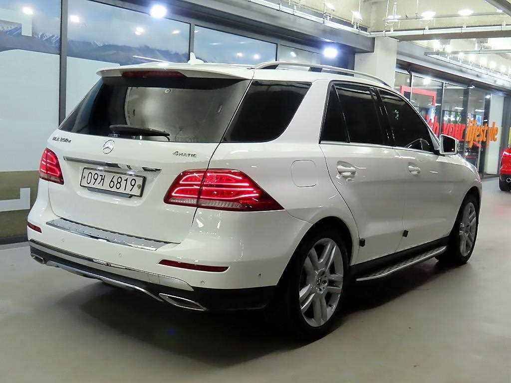 벤츠 GLE 클래스 GLE 클래스 W166 GLE 350 d 4MATIC 이미지 4