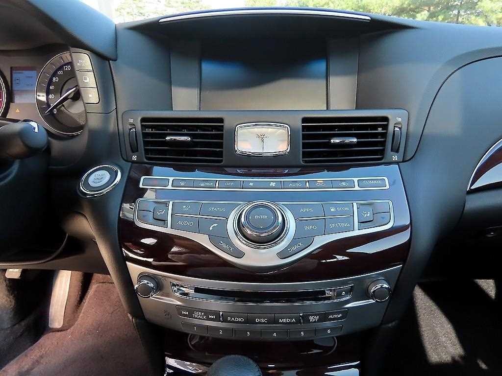 인피니티 Q Q70 3.7AWD 이미지 14