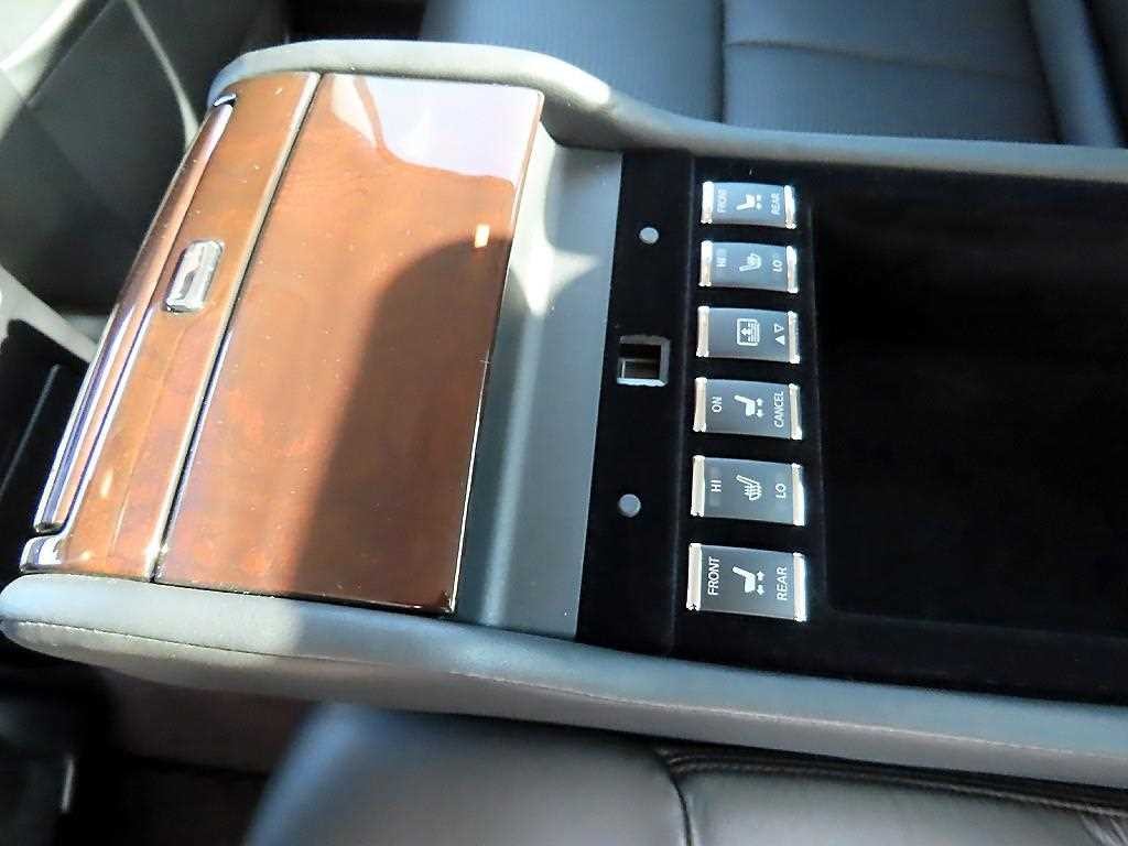 인피니티 Q Q70 3.7AWD 이미지 17