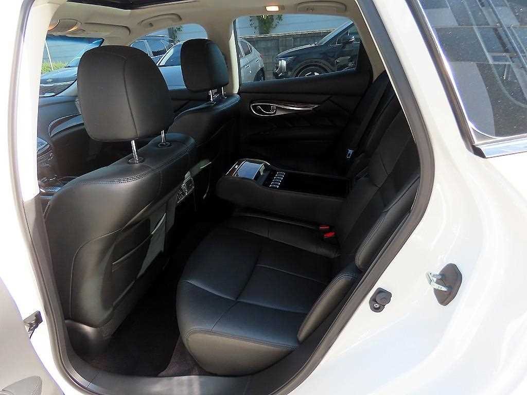 인피니티 Q Q70 3.7AWD 이미지 6
