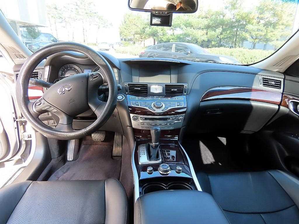 인피니티 Q Q70 3.7AWD 이미지 7