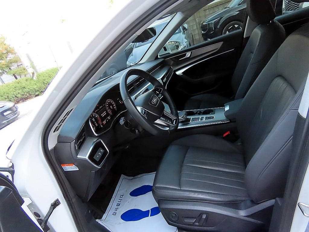 아우디 A6 A6 (C8) 45 TFSI 콰트로 프리미엄 이미지 5