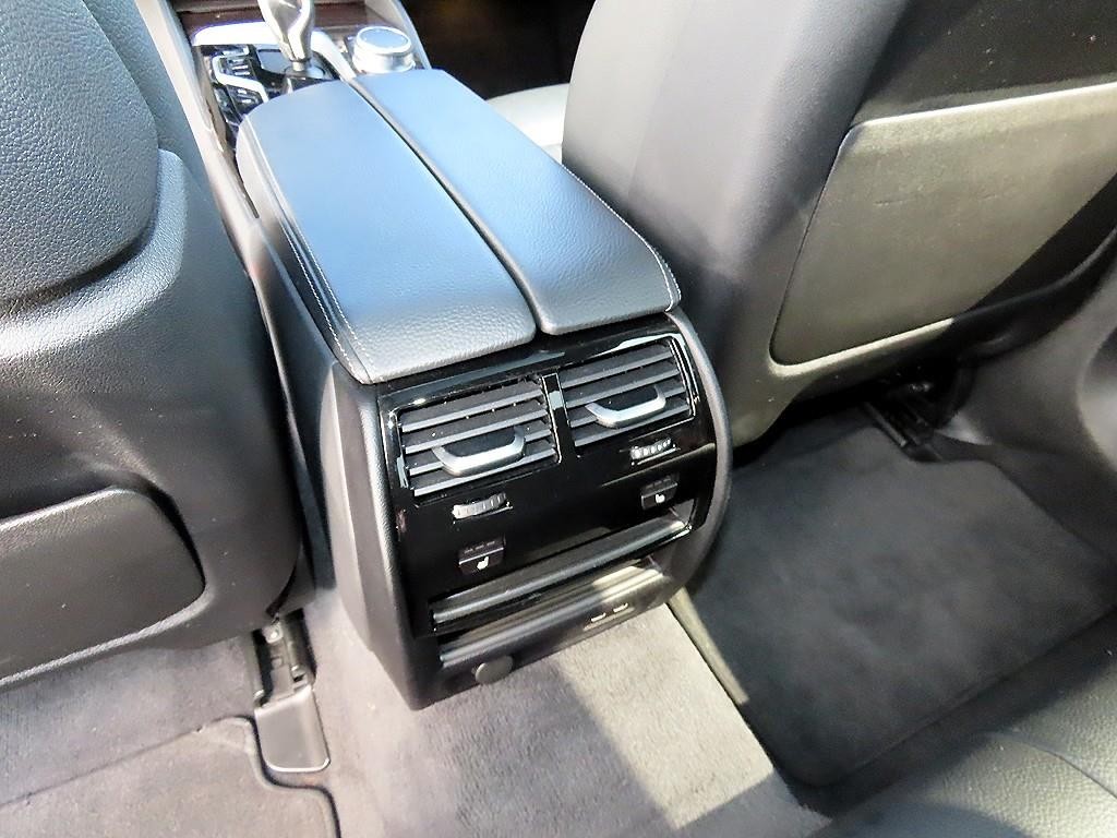 BMW 5시리즈 5시리즈 (G30) 520i M 스포츠 이미지 16