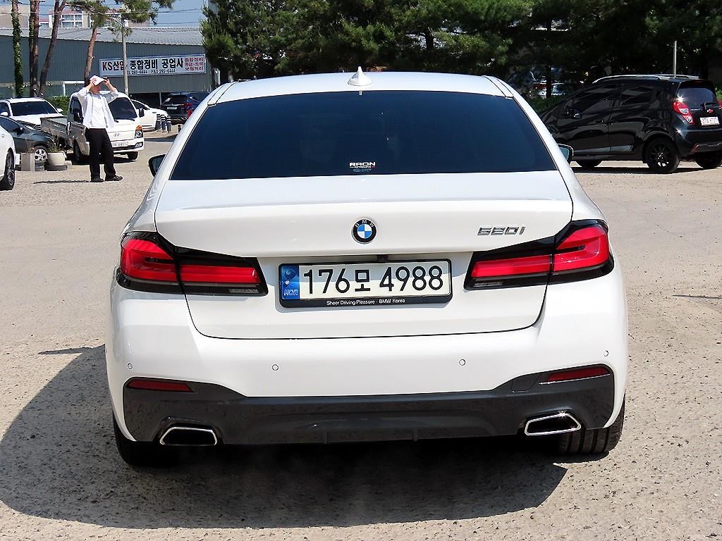 BMW 5시리즈 5시리즈 (G30) 520i M 스포츠 이미지 4