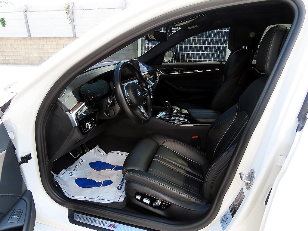 BMW 5시리즈 5시리즈 (G30) 520i M 스포츠 이미지 5