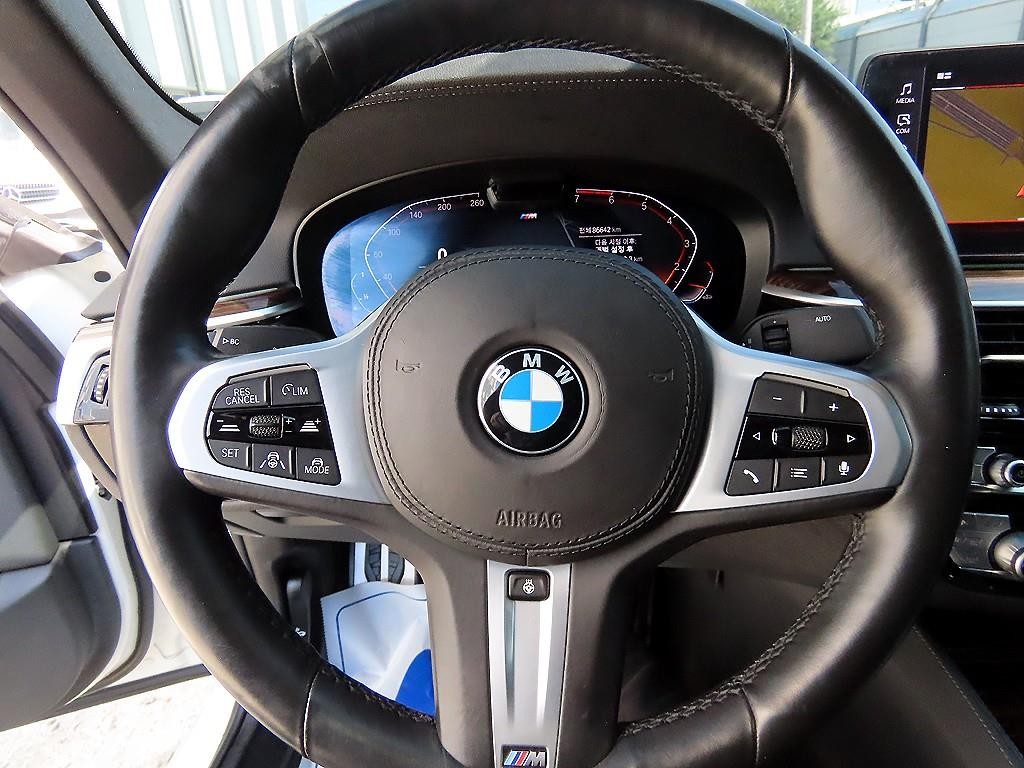 BMW 5시리즈 5시리즈 (G30) 520i M 스포츠 이미지 8