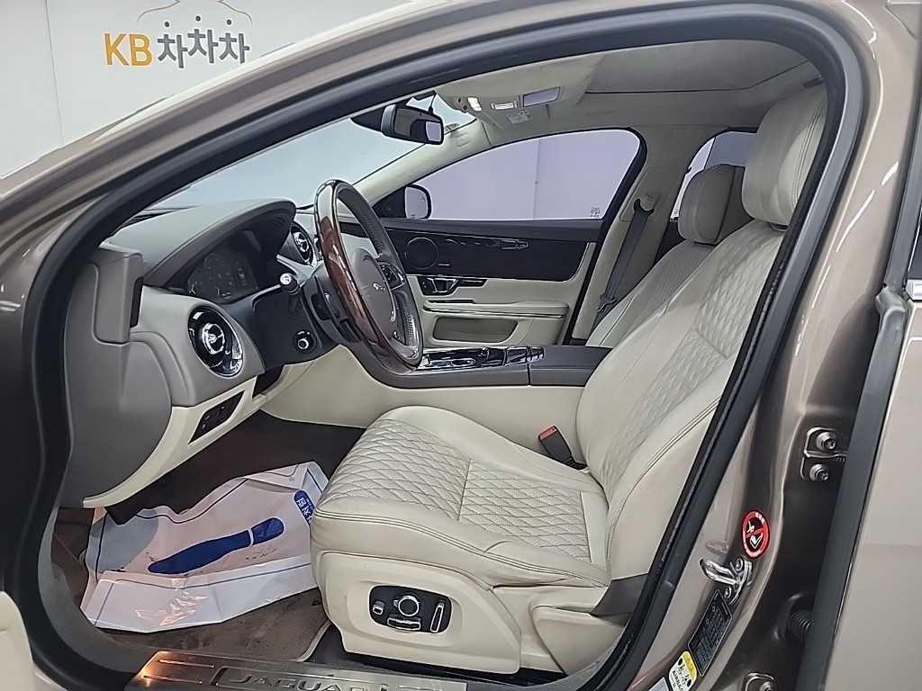 재규어 XJ XJ (X351) 3.0 SC AWD 포트폴리오 LWB 이미지 11