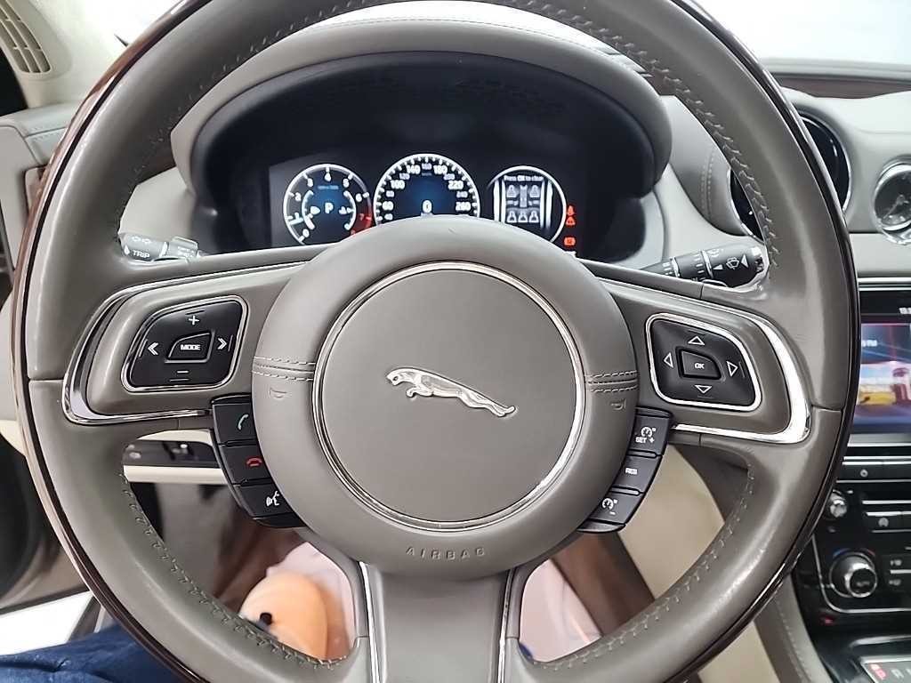 재규어 XJ XJ (X351) 3.0 SC AWD 포트폴리오 LWB 이미지 9